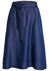 Tumma sininen farkuhame, joka ulottuu polviin ja jossa on joustava vyötärö sekä samasta kankaasta valmistettu vyö solmittuna edessä.