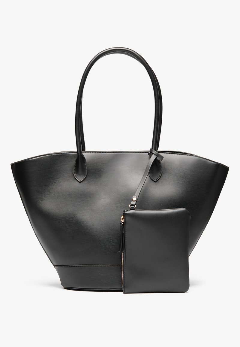 Sac fourre-tout en cuir noir avec longues anses et petite pochette zippée attachée, sur fond blanc.