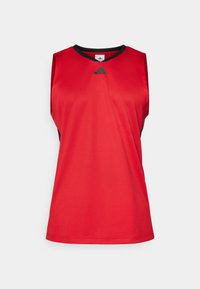 Débardeur de sport rouge avec un col rond, sans manches, et des accents noirs le long des bords. Présente le logo Adidas sur la poitrine.