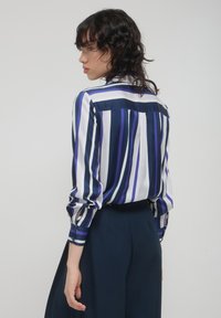 Calliope Camicia - une variante