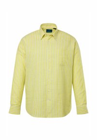 Camicia gialla con bottoni, a righe verticali bianche sottili, maniche lunghe, una tasca sul petto e colletto classico. Realizzata in un tessuto testurizzato.