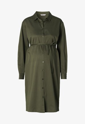 Olivengrünes, knöpfbares Kleid mit Kragen, langen Ärmeln und einem abnehmbaren Bindegürtel in der Taille, aus einem weichen, leichten Stoff gefertigt.