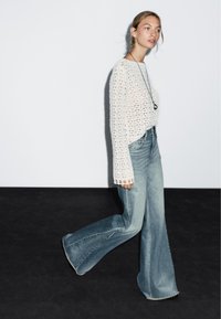 Massimo Dutti FLARED HIGH-WAIST - Flared Jeans - light blue