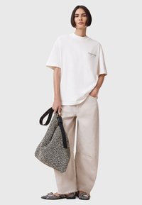 AllSaints ETTA mleczny