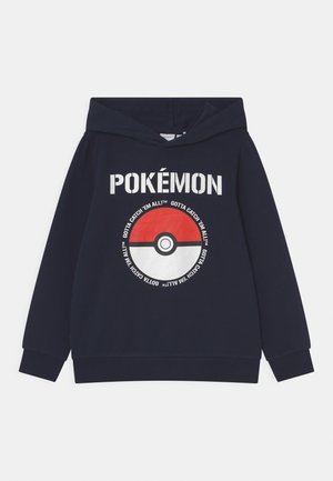 Sweat à capuche bleu marine avec un grand graphique de Poké Ball rouge et blanc, avec le texte "POKÉMON" au-dessus et "GOTTA CATCH 'EM ALL!" circulairement autour de la boule.