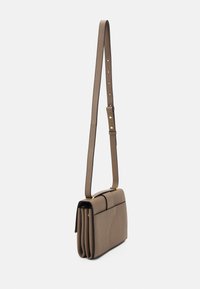 Coccinelle ARLETTIS - Torba preko tijela - warm taupe
