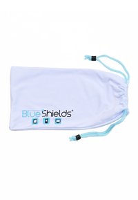 Bijela tkanina torbica sa zatvaranjem na vezicu i svijetloplavim detaljima. Sadrži "BlueShields" logotip i ikone uređaja otisnute u crnoj boji.