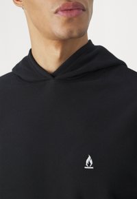 DRYKORN Felpa con cappuccio - black
