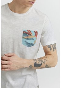 Blend BHTROP - Camiseta estampada - snow white