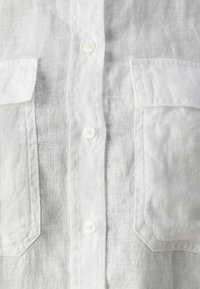 GAP CROPPED SHIRT - Užsagstoma palaidinė - new off white