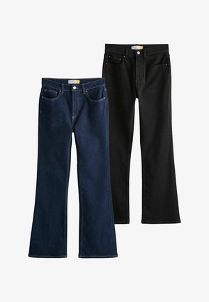 To par bootcut-jeans, den ene mørkeblå og den anden sort, vist fladt med forlommer, bæltestropper og knaplukning.