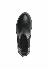 Botín chelsea de cuero negro con paneles elásticos en los laterales, punta redonda y tirador en el talón; textura suave y diseño minimalista.