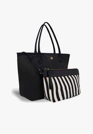 Czarna torba na ramię z podwójnymi uchwytami, z odpinaną saszetką na zamek błyskawiczny w kremowo-czarny pasek. Teksturowany materiał, minimalistyczny design.