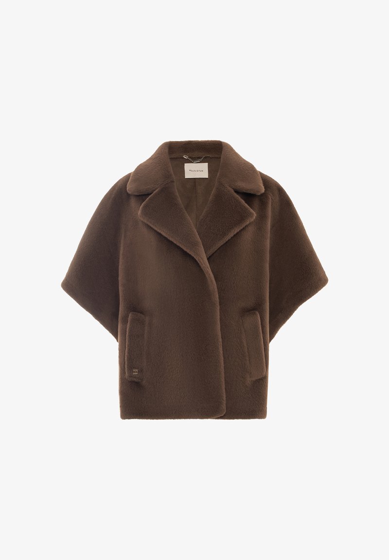 Cappotto marrone, oversize, con una texture morbida, colletto a punta e due tasche frontali. Presenta un design minimalista senza chiusure.