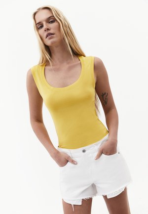 OXXO, OXXO SLIM FIT SLEEVELESS UNDERSHIRT - Top - misted yellow