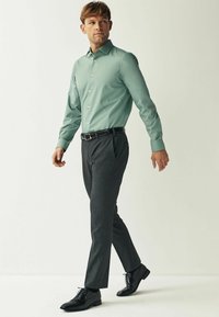 Next REGULAR FIT SINGLE CUFF - Dalykiniai marškiniai - aqua green