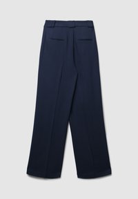 Pantaloni a gamba larga blu navy con una texture a righe sottili, dotati di davanti piatto, passanti per cintura e tasche posteriori a doppio filetto.