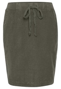 Jupe vert olive avec taille à cordon, faite en tissu doux. Sa coupe est droite avec une texture subtile, et elle arrive au milieu de la cuisse.