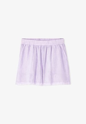 Pantaloni corti di un leggero colore viola, realizzati in tessuto testurizzato, con una vita elastica e una vestibilità ampia, caratterizzati da dettagli sottili.