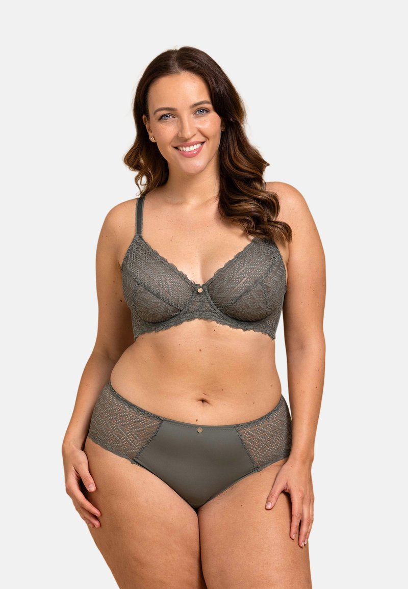 Soutien-gorge en dentelle vert olive et culottes taille haute assorties, avec des bords festonnés, un bouton décoratif et des accents en dentelle transparente.