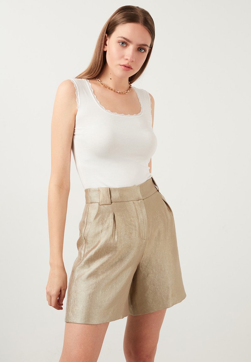LELA Slim Fit - Top - ecru