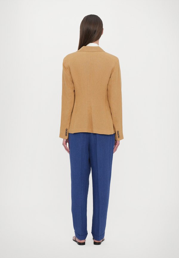 EUGENA - Blazer - sand dune3