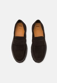 BOSS JULYO ciemnobrązowy