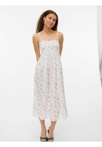 Vero Moda VMHALLIE - Dnevna haljina - snow white