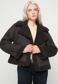 Vero Moda HARPER - Giacca in similpelle - chocolate torte