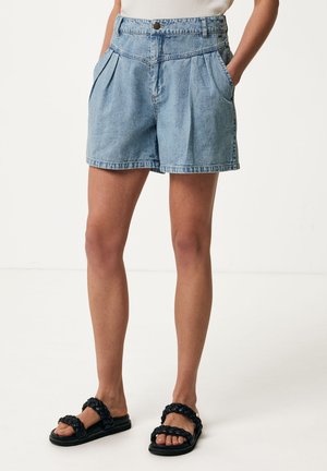 Mexx WITH DETAIL IN FRONT - Jeans Shorts - ice bleach