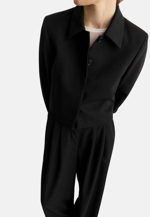 REGULAR FIT - CROPPED BOXY  - Leichte Jacke - black