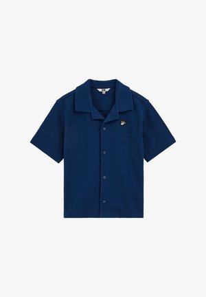 Kortærmet mørkeblå skjorte med knapper foran, camp-krave og lille broderet fuglelogo på venstre bryst.