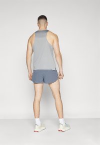 New Balance SPLIT SHORT - Pantalón corto de deporte - graphite