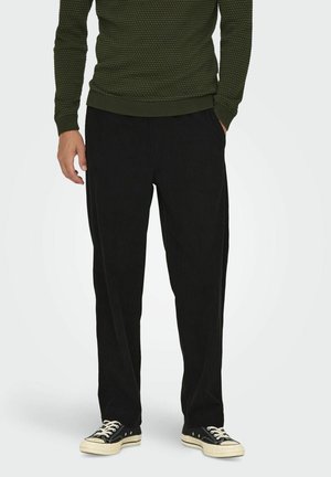MIT WEITEM BEINSCHNITT - Tracksuit bottoms - black