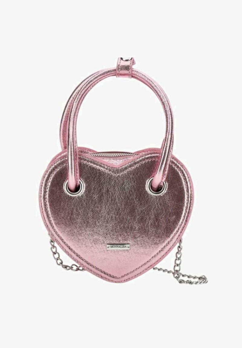 Hartvormige handtas van metallic roze materiaal. Beschikt over dubbele handgrepen, zilveren hardware en een kettingband. Gestructureerd oppervlak met een glanzende afwerking.