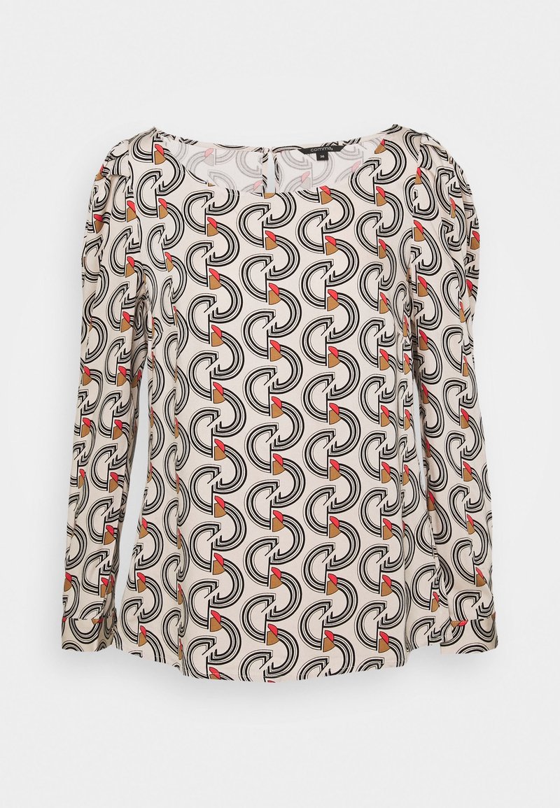 Blusa a maniche lunghe in tessuto leggero con un motivo geometrico ripetuto in nero, crema, rosso e beige, con scollatura a girocollo.