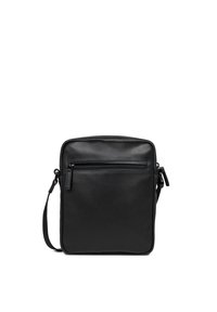 Borsa a tracolla in pelle nera con una texture liscia, forma rettangolare, tracolla regolabile e una tasca frontale con zip decorata con cuciture blu.