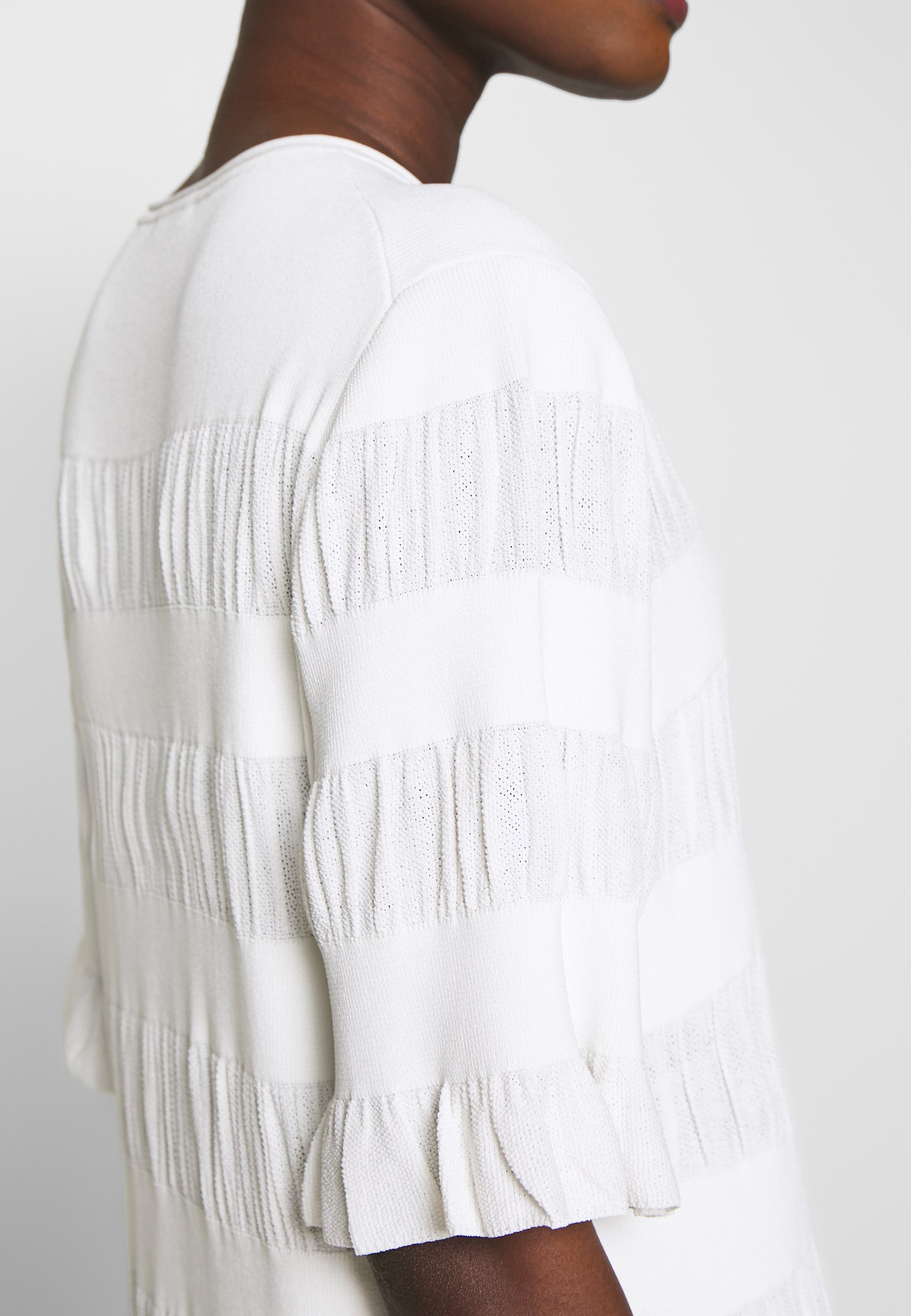 By Malene Birger HELOSIS Stickad klänning soft white By Malene Birger HELOSIS Stickad klänning soft white