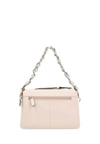 Borsa a tracolla in pelle rosa con catena argentata, dotata di chiusura superiore con zip e tasca anteriore con zip, texture liscia e forma rettangolare.
