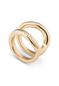Bague double bande de couleur or avec une surface lisse et polie et un design courbé. Présente le nom de la marque en relief, « UNO ».