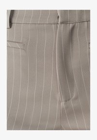 Seleccionado, taupe pinstripe