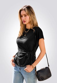 Cupshe T-shirt basic - black