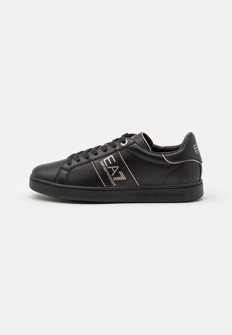 EA7 Emporio Armani - CLASSIC UNISEX - Zapatillas - triple black/gold, Ampliar