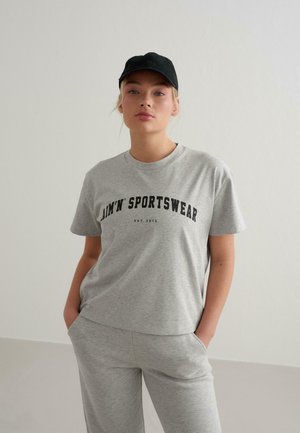 VARSITY BOXY - T-Shirt print - grey