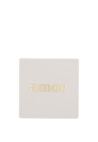 Piatto quadrato in ceramica bianca con la parola "amor" centrata in oro.