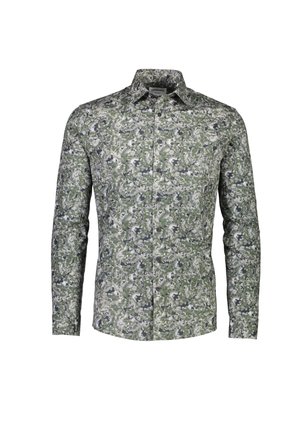 Camicia a maniche lunghe con motivo camouflage verde con sfumature di grigio. Presenta un colletto e una chiusura frontale con bottoni, con una texture liscia.