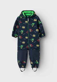 Granatowy dziecięcy kombinezon z kapturem z zielonym podszyciem, nadrukami pojazdów budowlanych, zamek błyskawiczny z przodu, wzmocnione kolana i elastyczne paski na stopy.