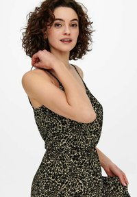 ONLY GEMUSTERTES TRÄGER - Maxi ruha - toasted coconut