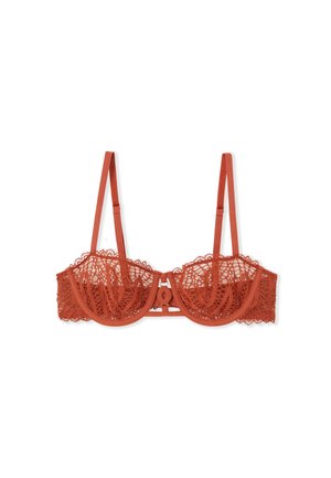 Reggiseno a balconcino in pizzo di colore arancione bruciato con motivo floreale, spalline regolabili e chiusura decorativa frontale. Tessuto morbido e dettagli intricati.