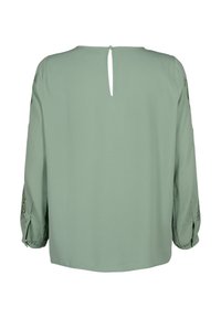 Blusa verde con maniche a tre quarti, dotata di un dettaglio a chiave sulla schiena e accenti in pizzo intricati sulle maniche. Tessuto di texture liscia.